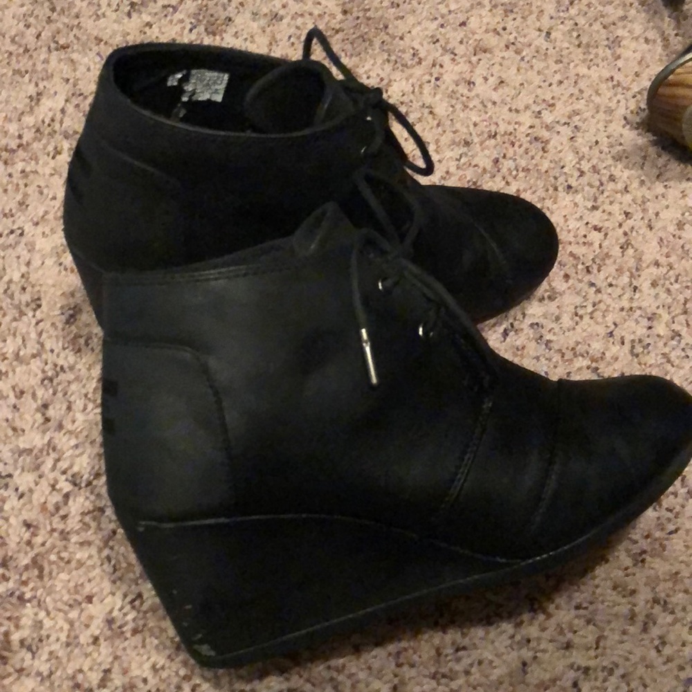 TOMS wedges